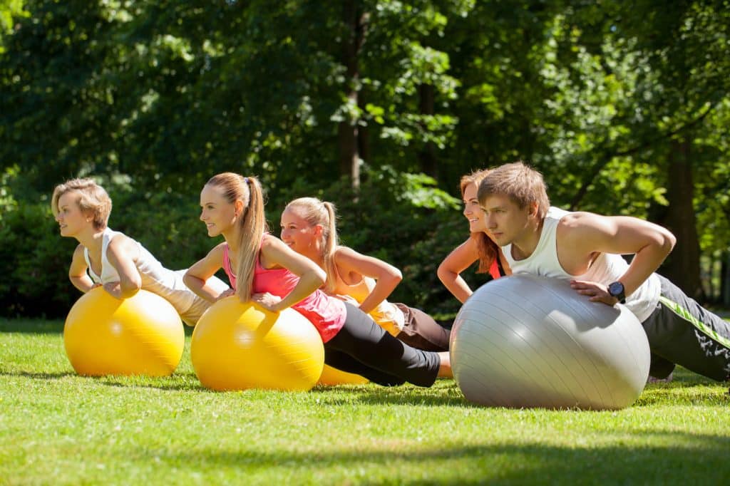 Cours de fitness en extérieur