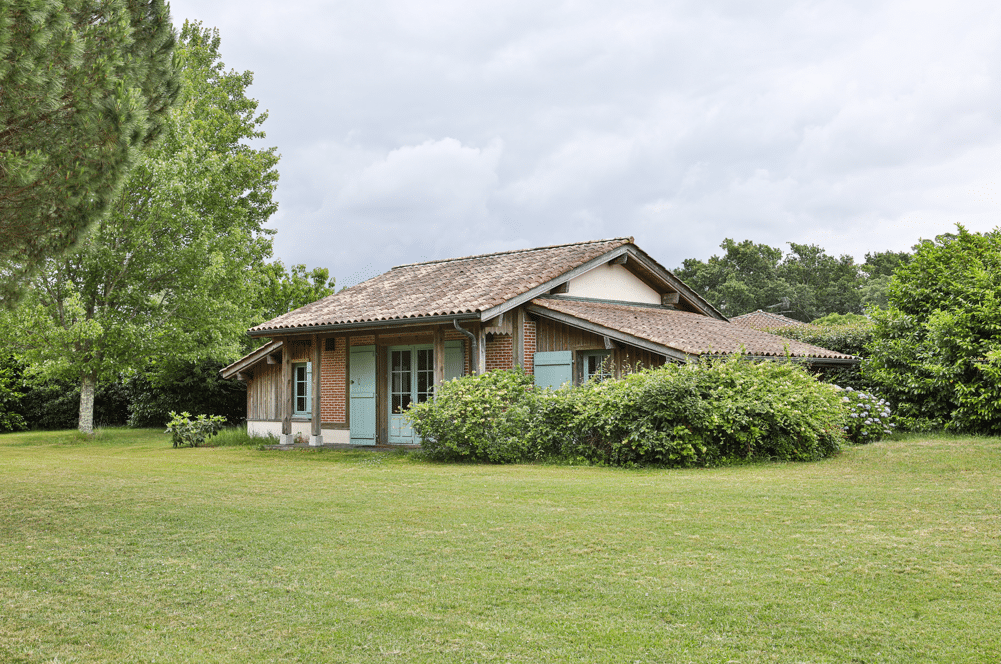 Villa des Maisons des Soeurs dans son parc