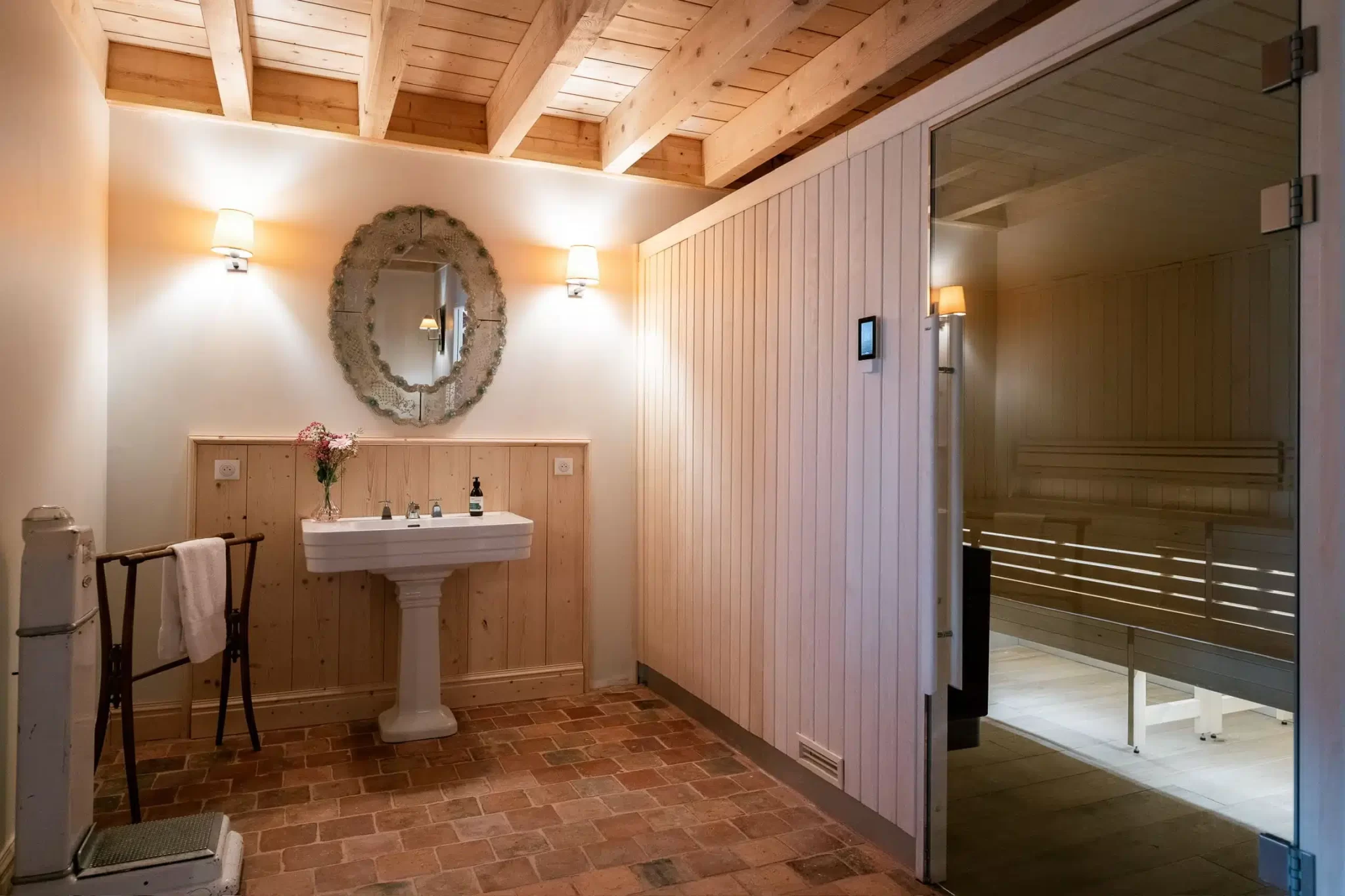 Spa et sauna du domaine entre deux sessions de travail