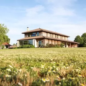 PHOTO-EXTERIEUR-GRANDE-MAISON-VUE-SUD-1-scaled